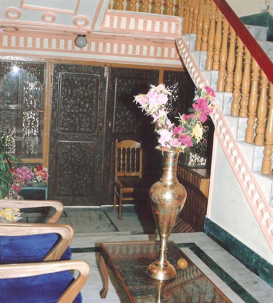 Hotel Zahgeer Continental - Srinagar Kültér fotó