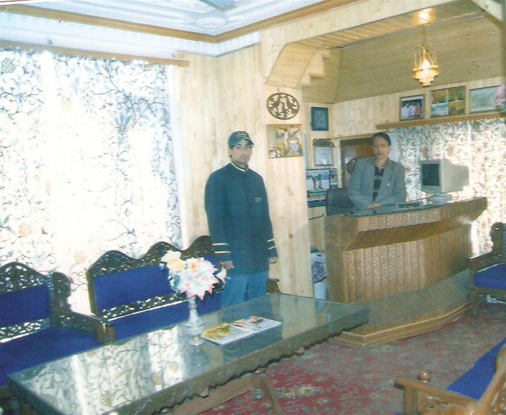 Hotel Zahgeer Continental - Srinagar Kültér fotó