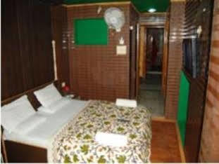 Hotel Zahgeer Continental - Srinagar Kültér fotó