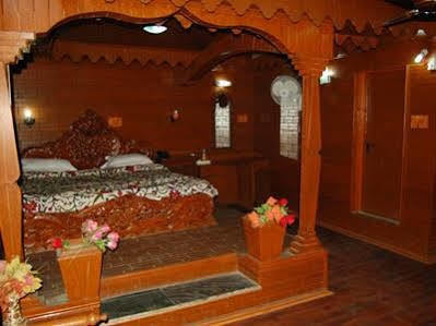 Hotel Zahgeer Continental - Srinagar Kültér fotó