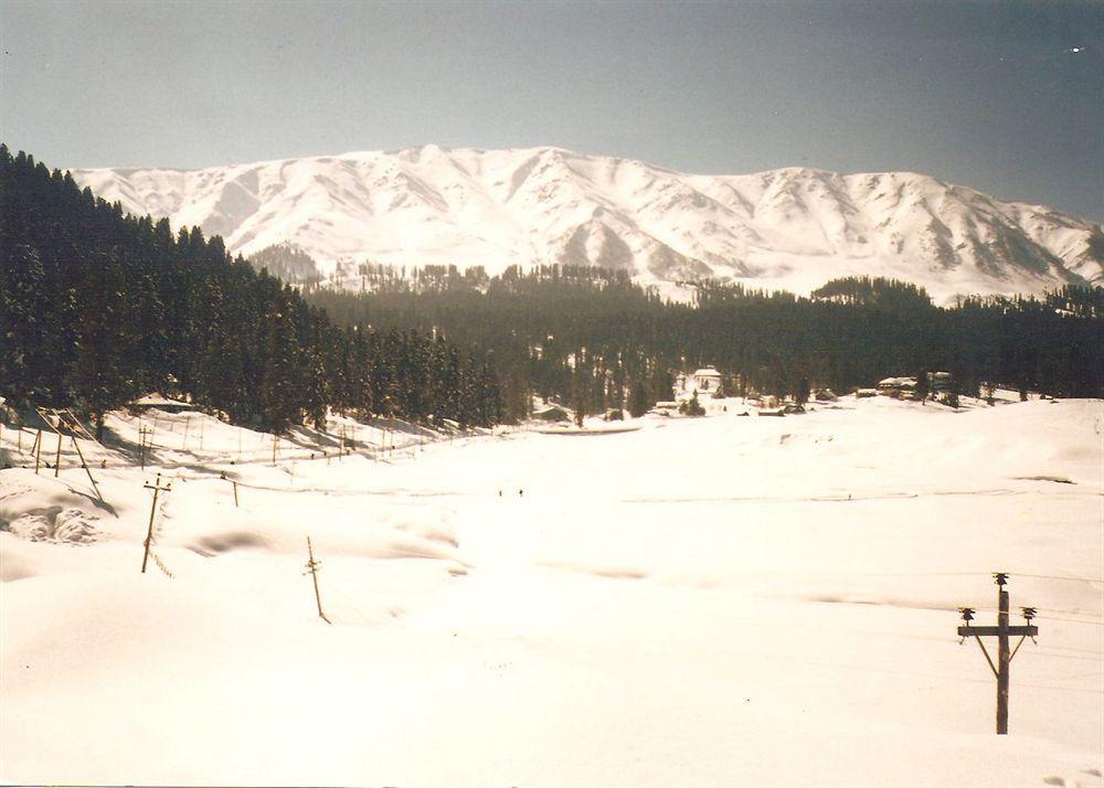 Hotel Zahgeer Continental - Srinagar Kültér fotó